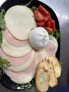 Burrata e fesa di tacchino