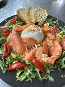 Burrata e salmone affumicato